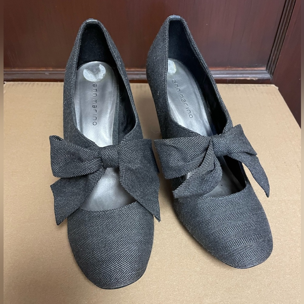 Black & white Herringbone Ann Marino heels with bow detail. Brand new. Size 9.